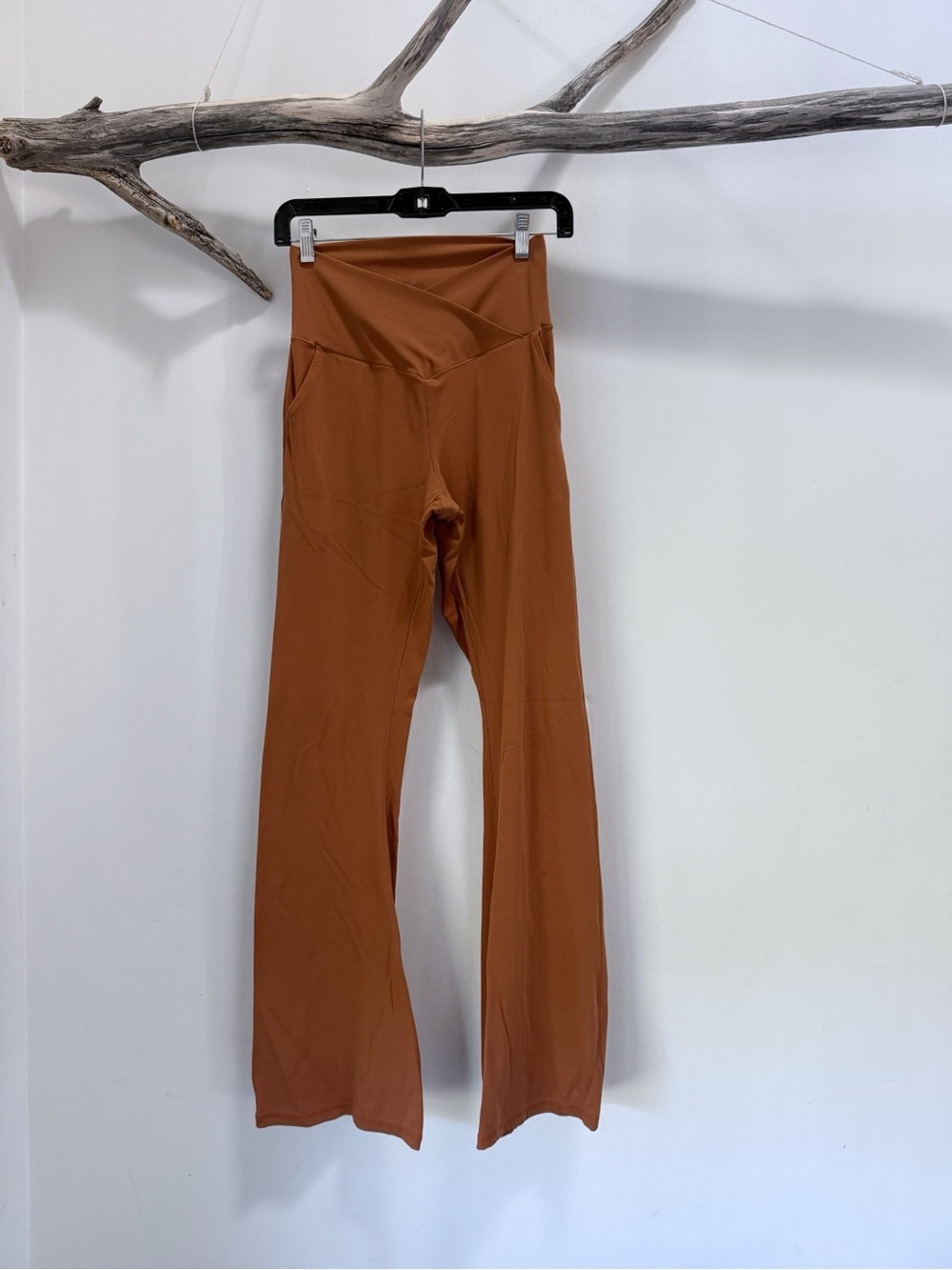 Sunzel | Women’s Crossover Flare Leggings Medium Burnt Orange Fall Athletic GUC
